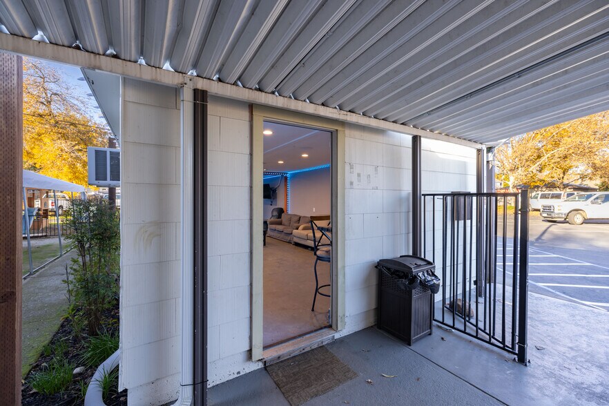 More Photos Of 628 Royer St, Roseville Schools For Lease