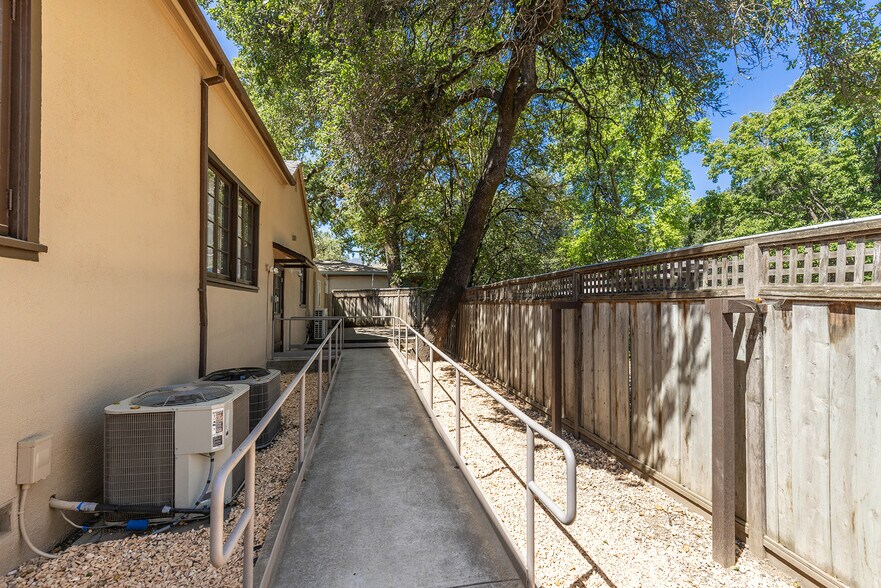 More Photos Of 115 Main St, Saint Helena Freestanding For Sale