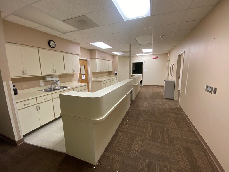 More Photos Of 2212 W Kearney St, Springfield Office For Sale