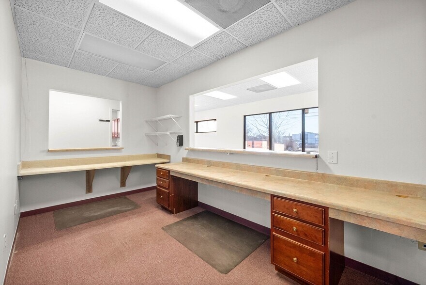 More Photos Of 215 8th St, Clarksville Medical For Lease