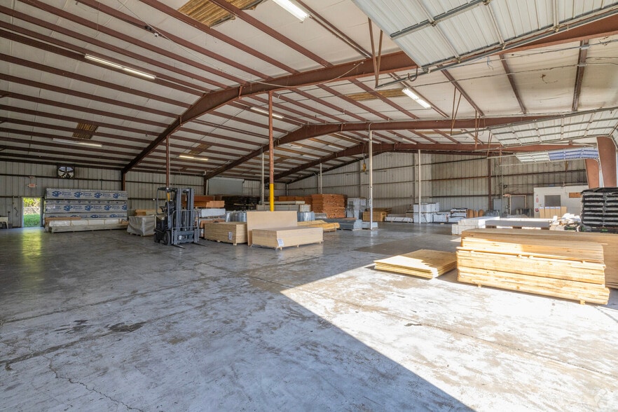 More Photos Of 7818 Depot Ln, Tampa Warehouse For Lease