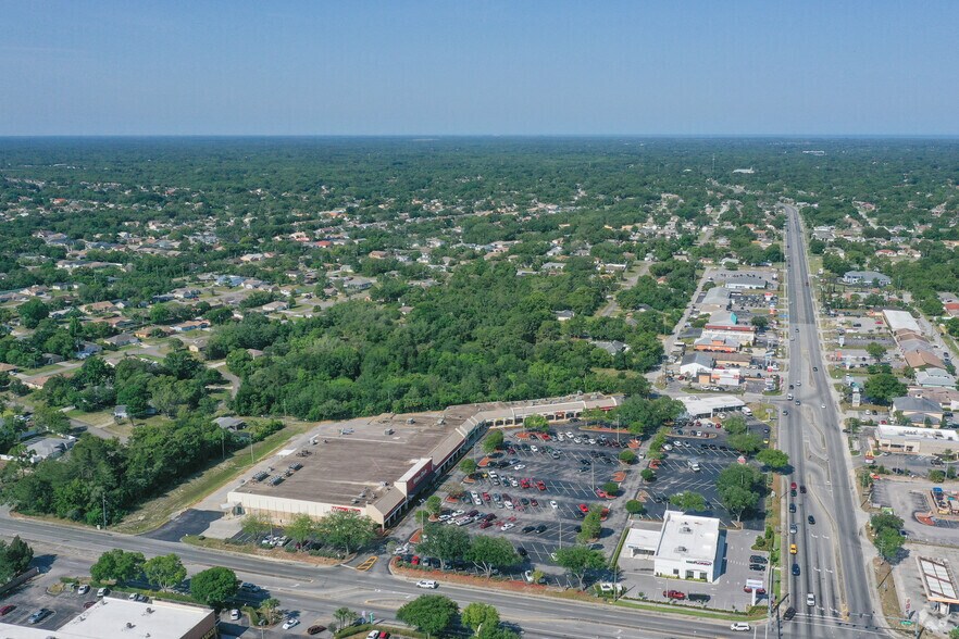 More Photos Of 11092 Spring Hill Dr, Spring Hill General Retail For Lease