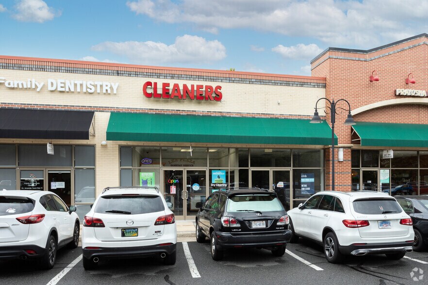 More Photos Of 11725 Lee Hwy, Fairfax General Retail For Lease