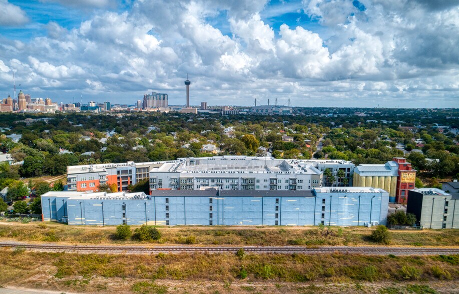 More Photos Of 423 Blue Star, San Antonio Apartments For Lease