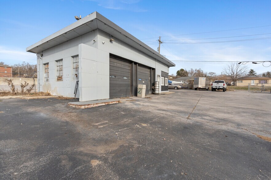 More Photos Of 4200 Redman Ave, Omaha Auto Repair For Sale