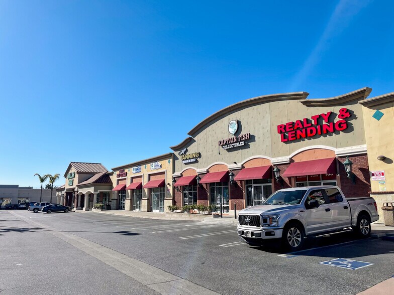 More Photos Of 6540 Foothill Blvd, Tujunga Unknown For Lease