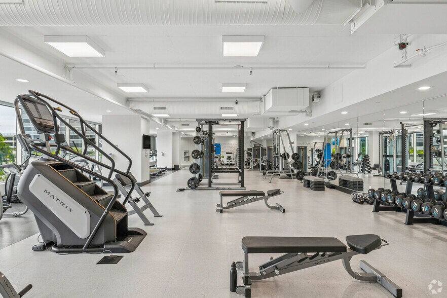 More Photos Of 1700 Dickson Av, Kelowna Unknown For Lease