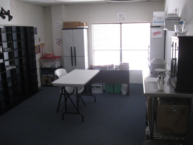 More Photos Of 6500 Boeing Dr, El Paso Office For Lease