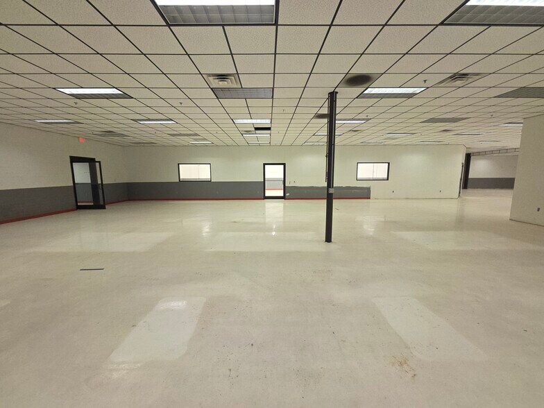 More Photos Of 1826 Albertson Rd, High Point Manufacturing For Lease