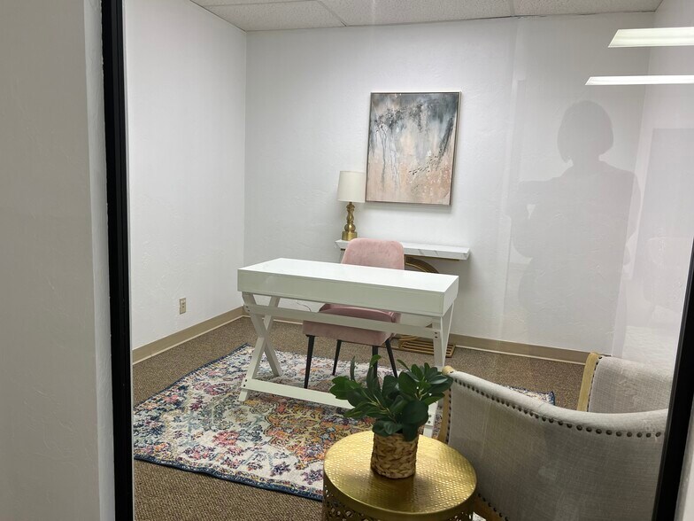 More Photos Of 1603 E 19th St, Edmond Coworking Space