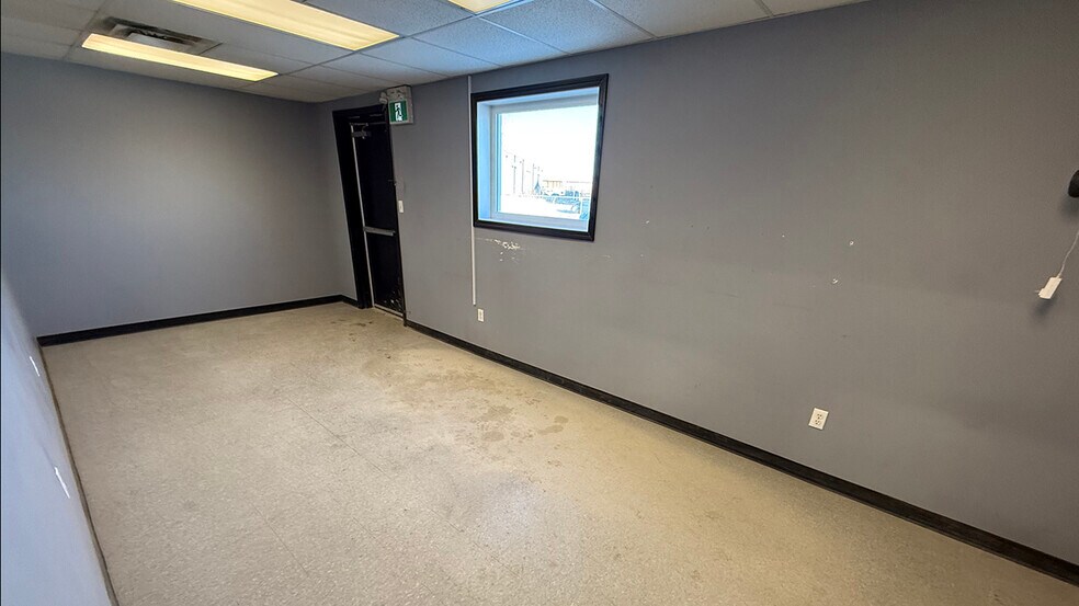 More Photos Of 51 Matheson Pkwy, Sunnyside Industrial For Lease