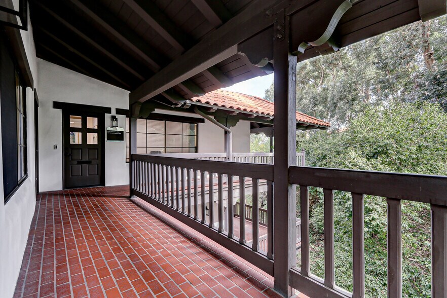 More Photos Of 25550 Hawthorne Blvd, Torrance Medical For Lease