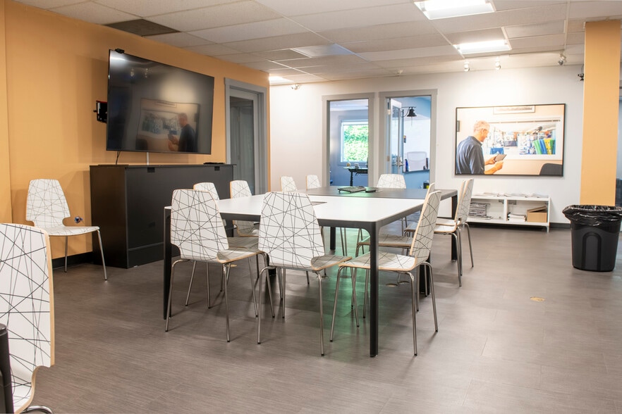 More Photos Of 7414 NE Hazel Dell Ave, Vancouver Office For Sale