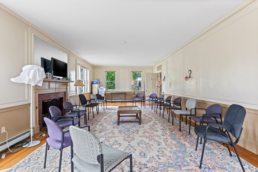 More Photos Of 145 Main St, Amesbury Specialty For Sale