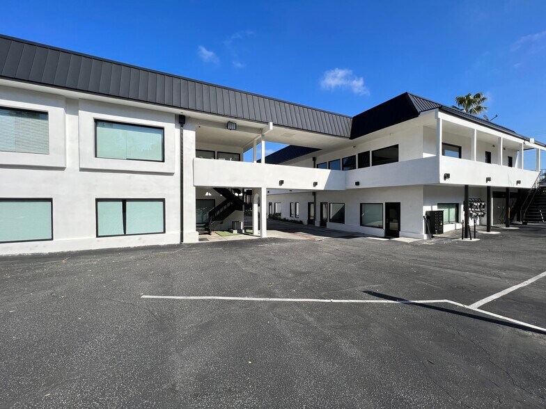 More Photos Of 17514 Ventura Blvd, Encino Office Residential For Lease