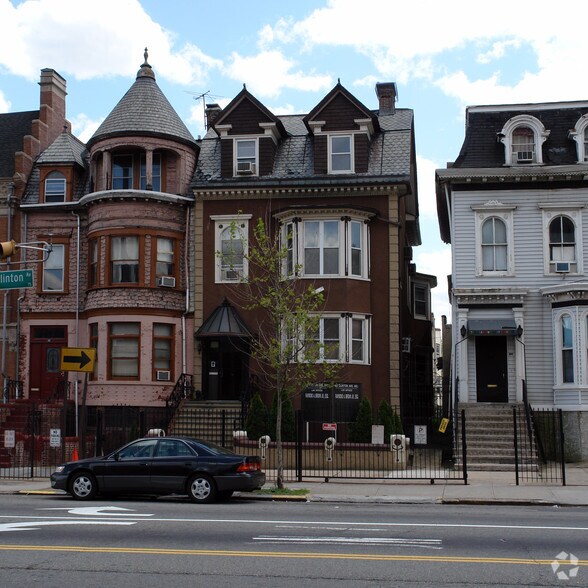 More Photos Of 82 Clinton Ave, Newark Office For Lease
