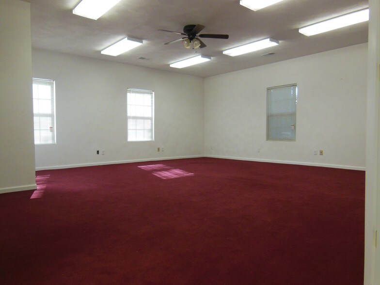 More Photos Of 144 Lincoln Place Ct, Belleville Medical For Sale