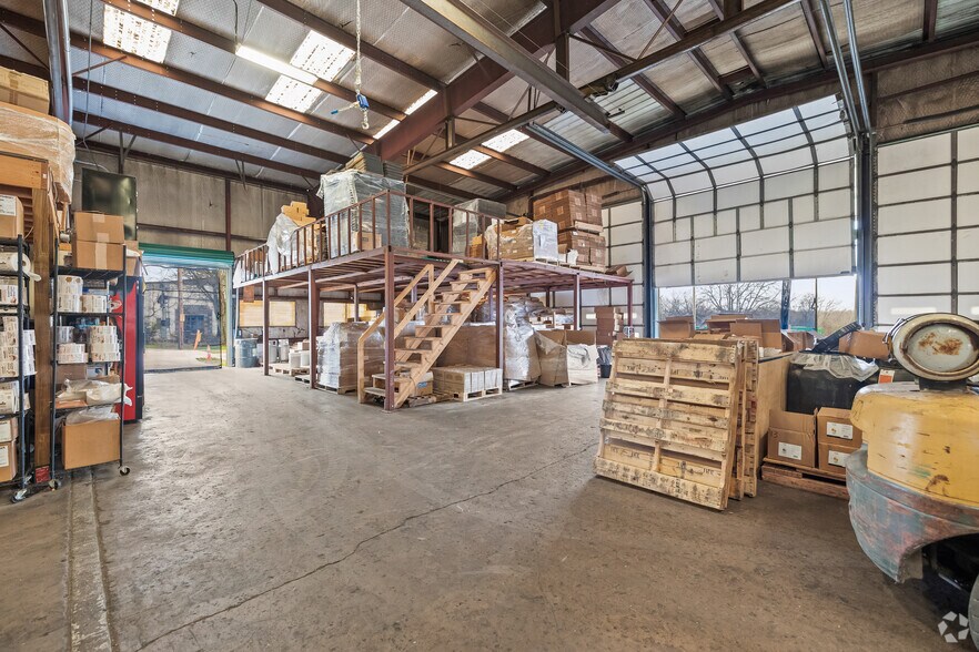 More Photos Of 6212 FM 933, Blum Warehouse For Sale