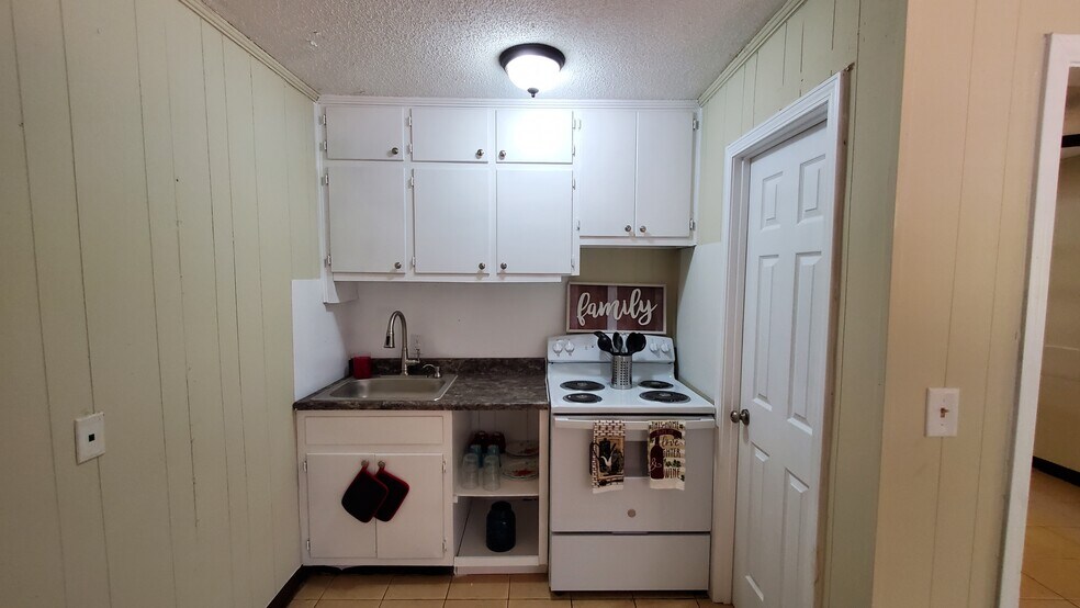 More Photos Of 120 2nd St, Winder Apartments For Sale