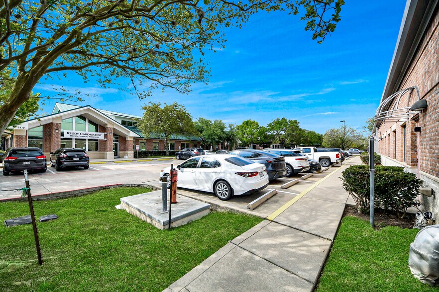 More Photos Of 3521 Town Center Blvd, Sugar Land Medical For Lease