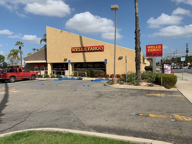 More Photos Of 892 N Tustin St, Orange Bank For Sale