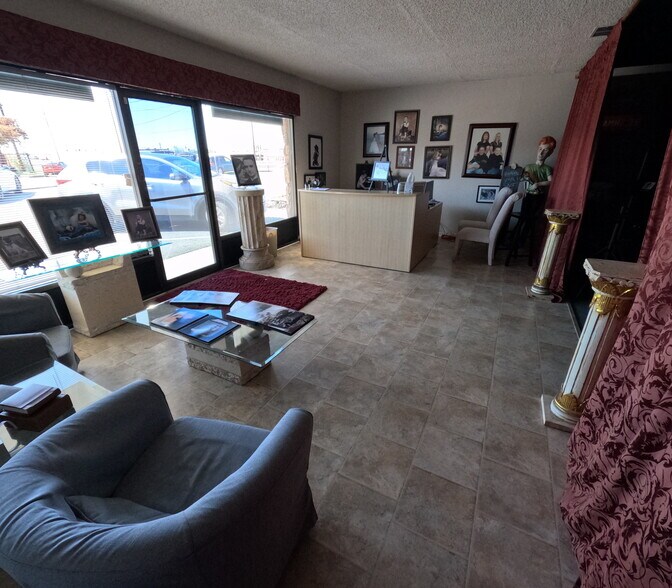 More Photos Of 514 Vernon St, Roseville Storefront For Lease