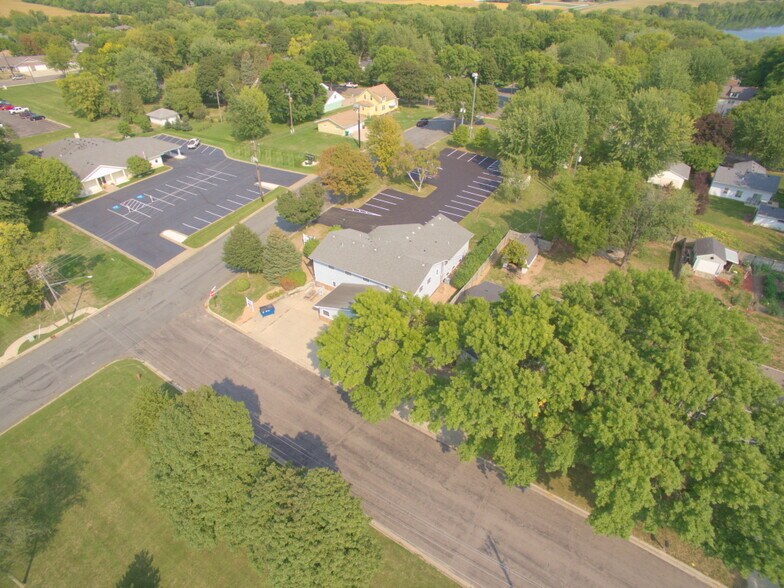 More Photos Of 123 Fairlawn Ave W, Winsted Office For Sale