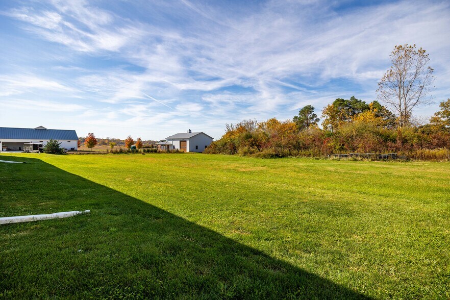More Photos Of 1200 S Hartshorn Rd, Lakeside Marblehead Warehouse For Sale