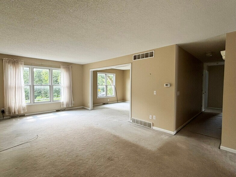 More Photos Of 3640 Clinton St, Buffalo Freestanding For Sale