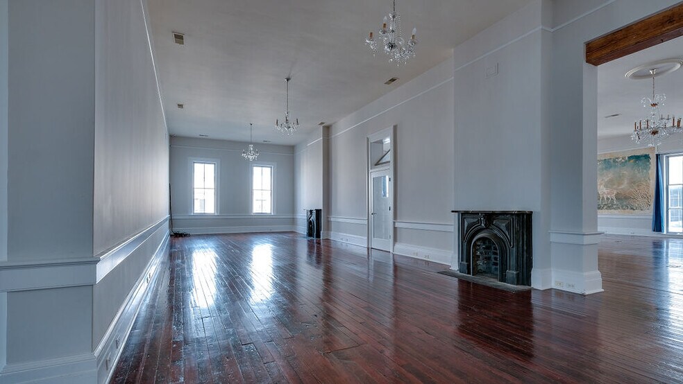 More Photos Of 36 W Broughton St, Savannah Office For Lease