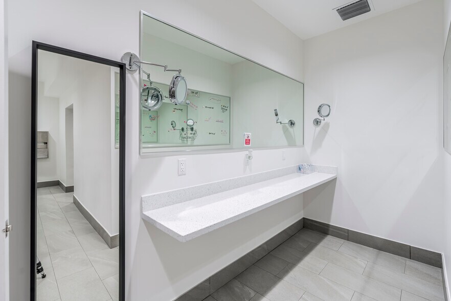 More Photos Of 1014 N Dixie Hwy, Lake Worth Beach Loft Creative Space For Sale