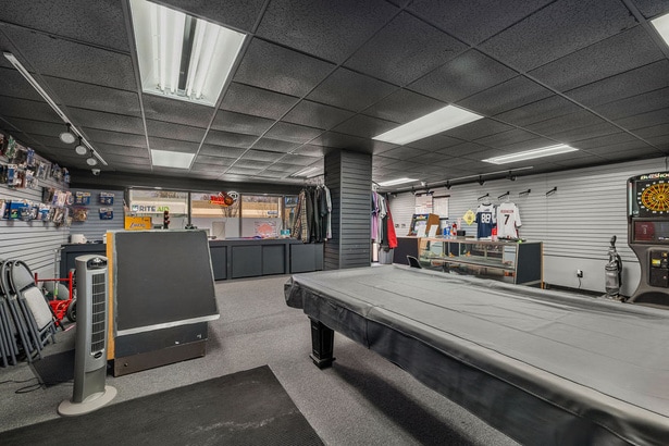More Photos Of 7813 Buffalo Ave, Niagara Falls Showroom For Sale