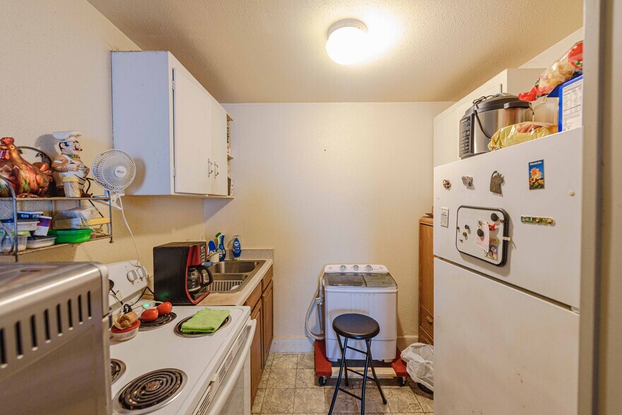 More Photos Of 562 Newmark St, Coos Bay Storefront For Sale