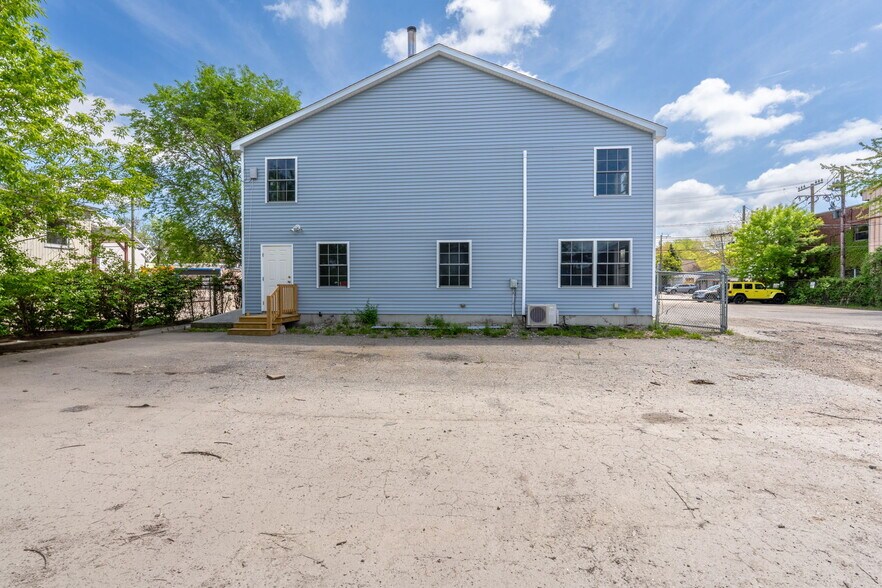 More Photos Of 76 Maple St, Manchester Office For Sale