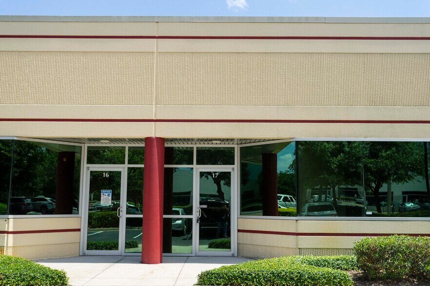 More Photos Of 7350 Futures Dr, Orlando Office For Sale