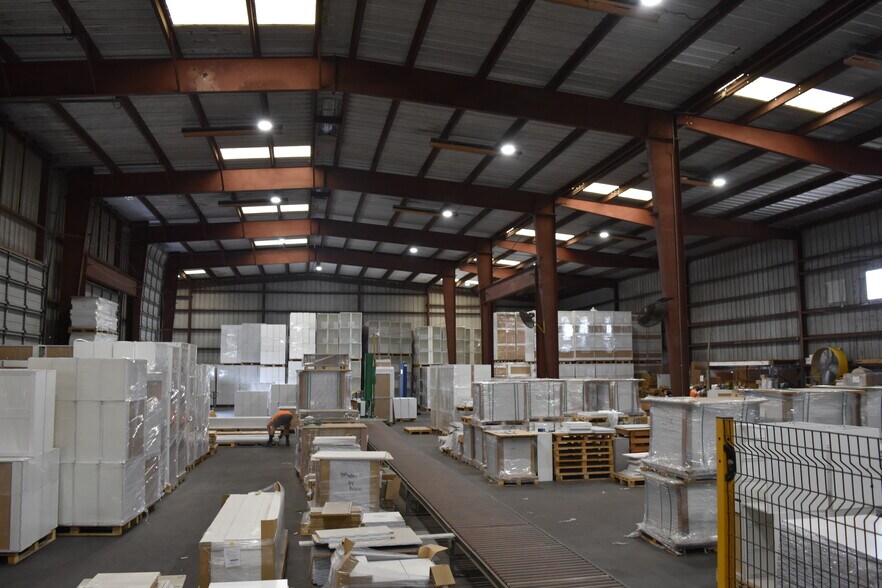 More Photos Of 1890 Starkey Rd, Largo Warehouse For Lease