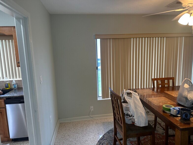 More Photos Of 3111 26th St W, Bradenton Flex For Sale