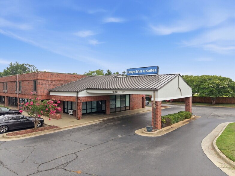 More Photos Of 1340 N Wesleyan Blvd, Rocky Mount Hotel For Sale