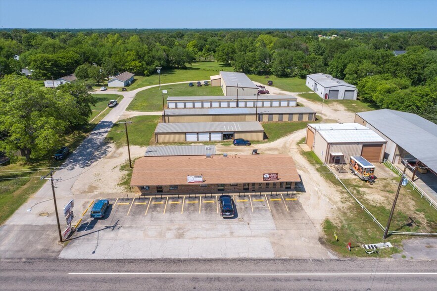 More Photos Of 701 E Pine St, Edgewood Flex For Lease