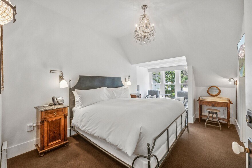 More Photos Of 543 Park Ave, Park City Hotel For Sale