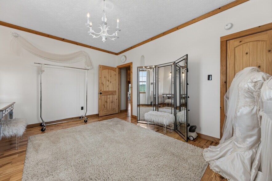 More Photos Of 639 Wagon Wheel Rd, Elk Creek Lodge Meeting Hall For Sale