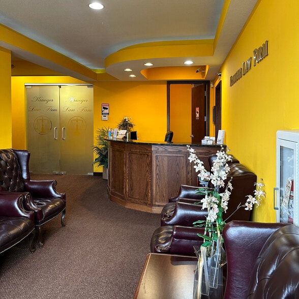 More Photos Of 1912 N Lexington Ave, Roseville Medical For Lease