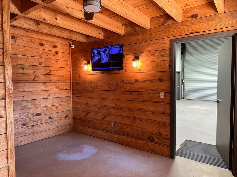 More Photos Of 540 Jerry Smith Dr, Watkinsville Warehouse For Lease
