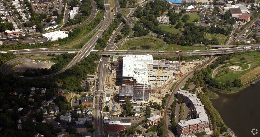 More Photos Of 56 Putnam Ave, Norwalk Unknown For Lease