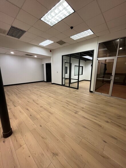 More Photos Of 11157 Ables Ln, Dallas Warehouse For Sale