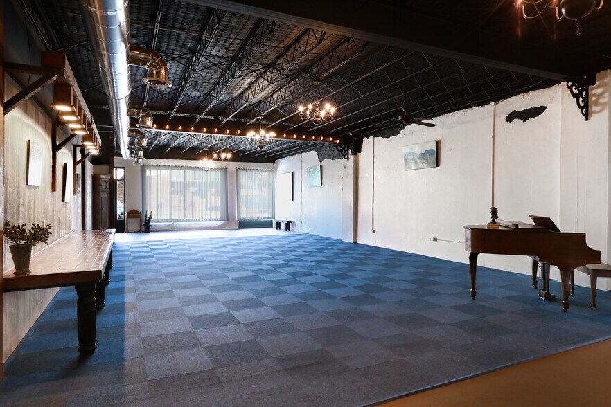 More Photos Of 11 N Sage St, Toccoa Freestanding For Lease