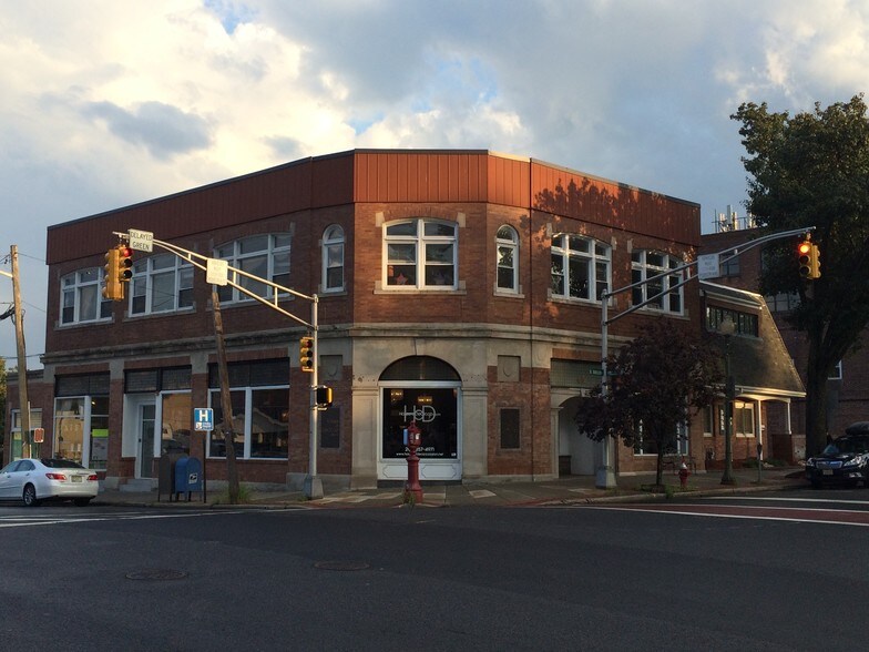 More Photos Of 4 Franklin Ave, Ridgewood Storefront Retail Office For Lease