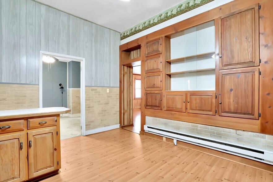 More Photos Of 9604 S Congress St, New Market Office For Sale