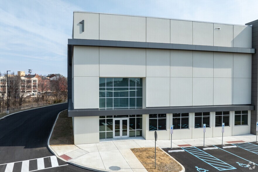 More Photos Of 5000 Richmond St, Philadelphia Distribution For Lease