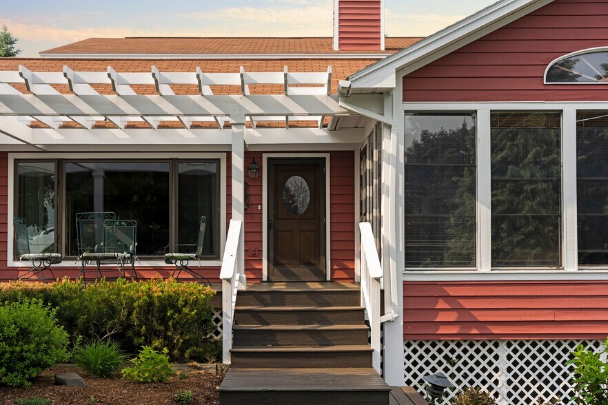 More Photos Of 10343 E Hilltop Rd, Suttons Bay Winery Vineyard For Sale